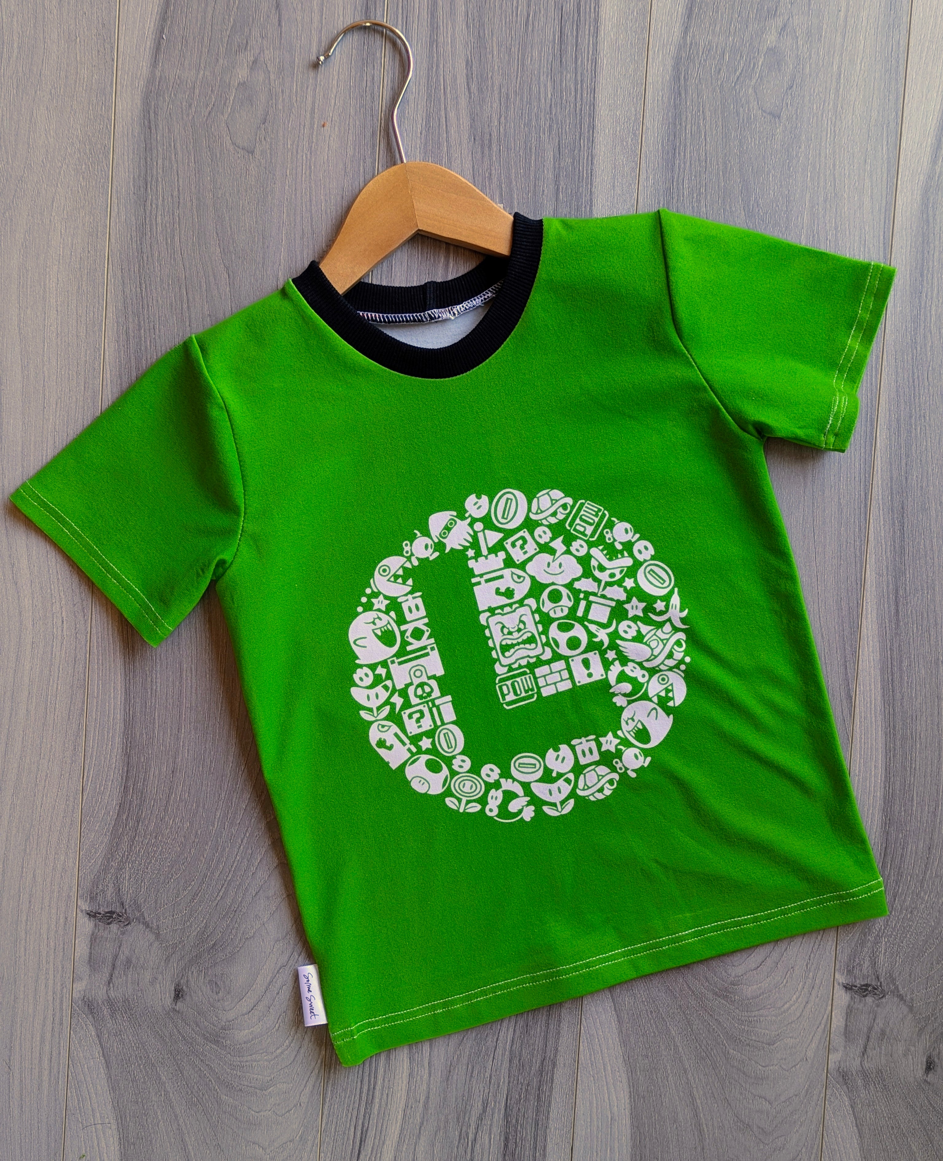 Luigi t-shirt size 4/5